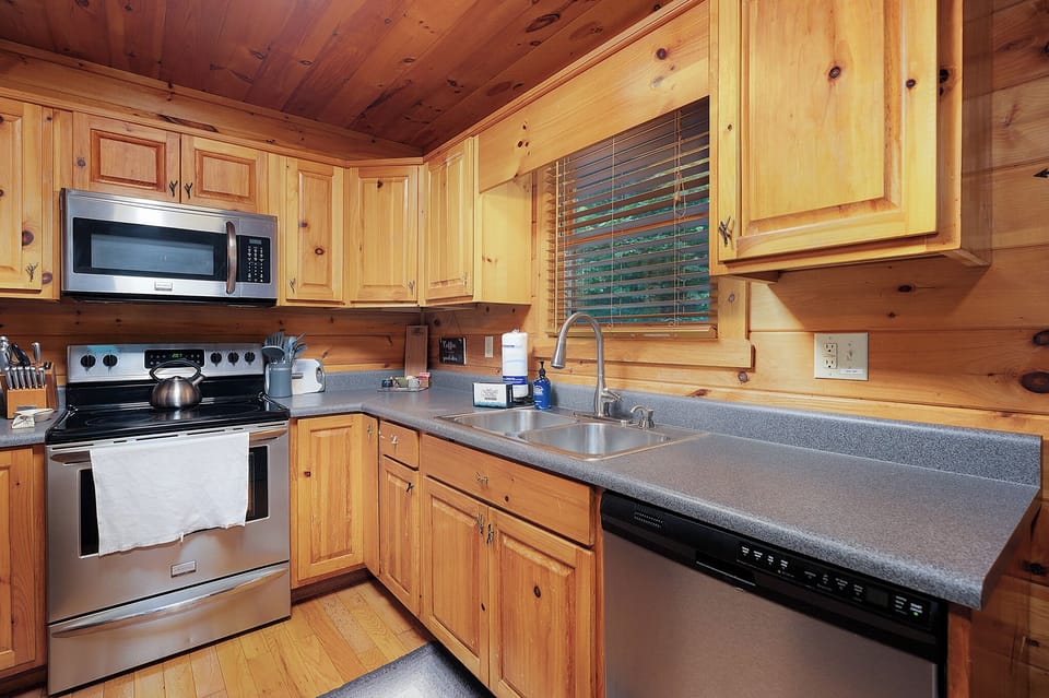 Highlands Hideaway - Entry Level Kitchen