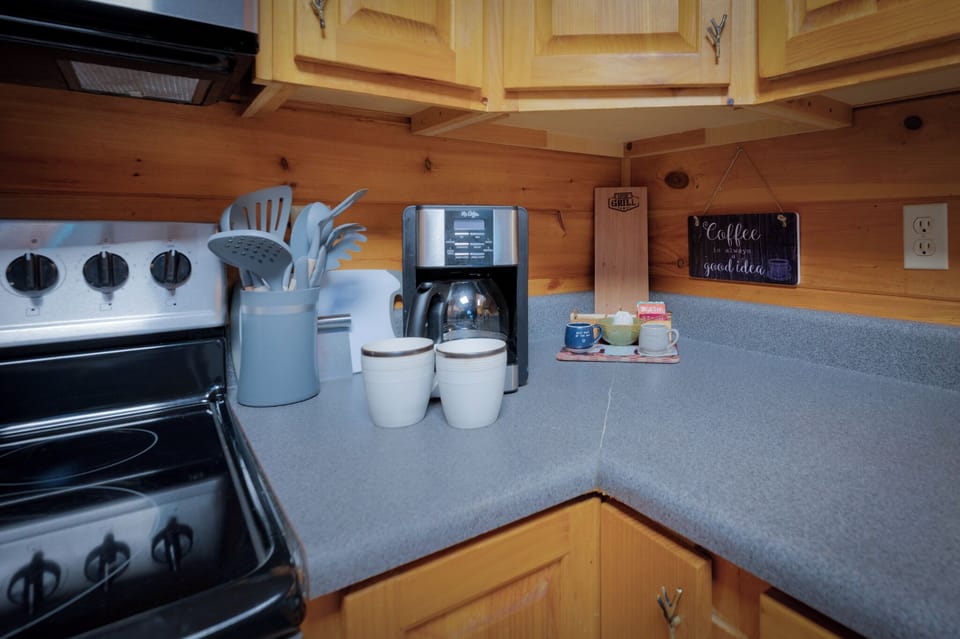 Highlands Hideaway - Entry Level Kitchen