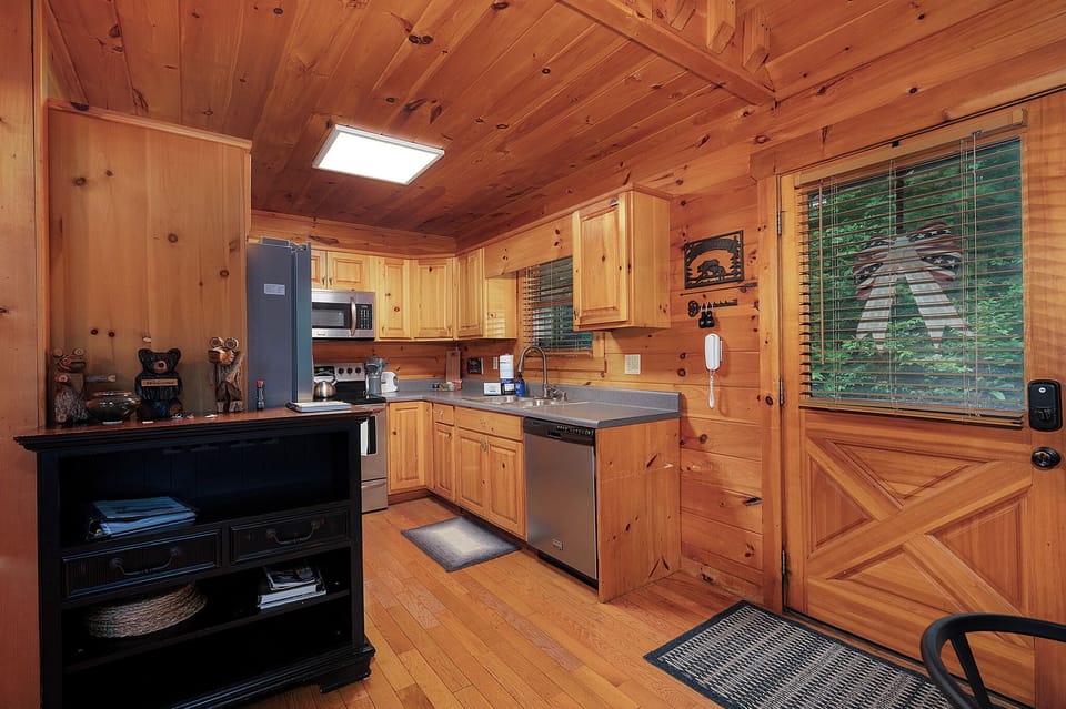 Highlands Hideaway - Entry Level Kitchen