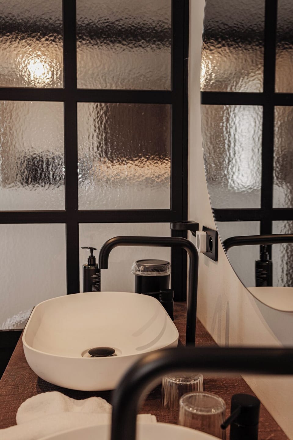 Superior Double Room, Garden View | Bathroom | Slippers