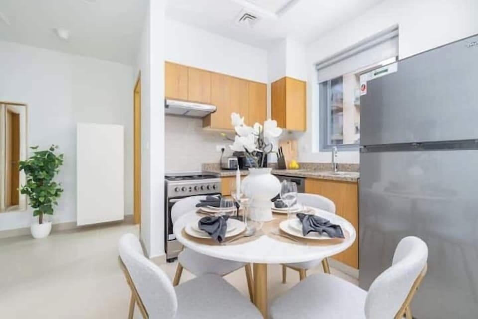 Luxury Apartment, City View | In-room dining