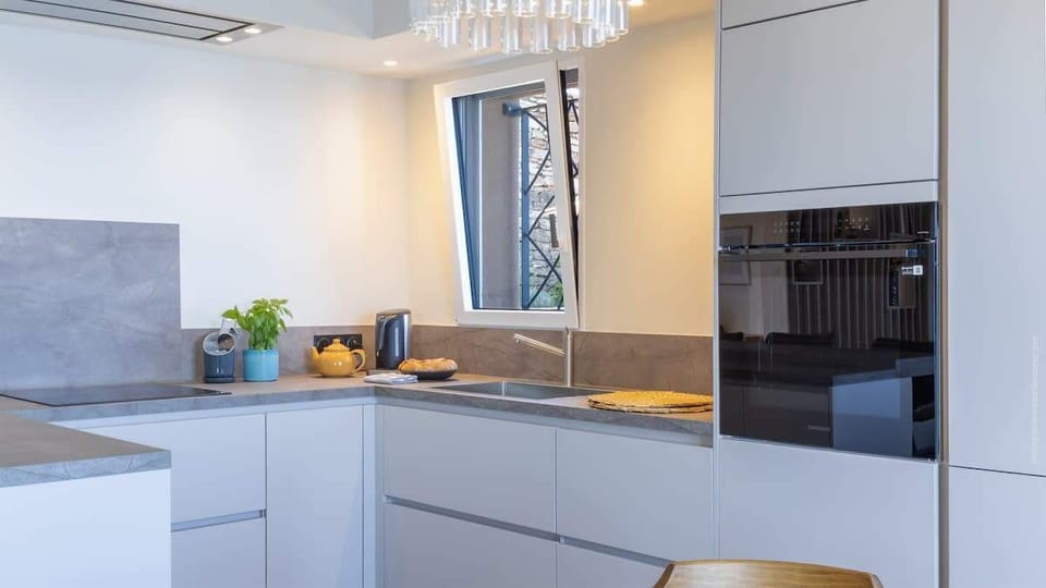 Fully equipped open kitchen