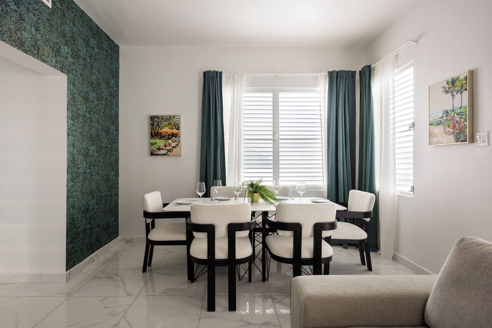 Apartment, 4 Bedrooms, Non Smoking, Kitchen | In-room dining