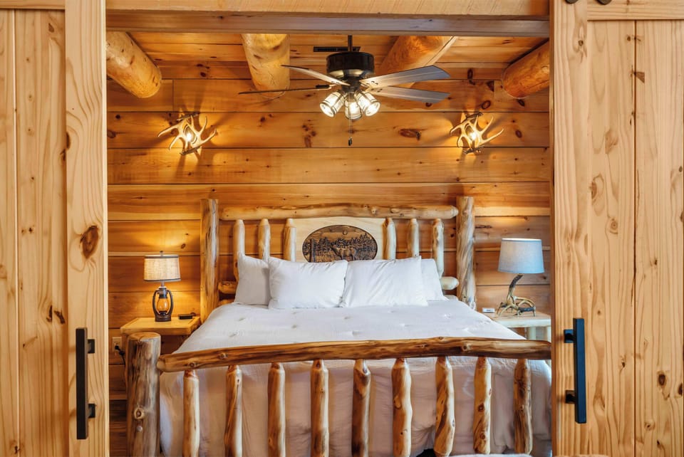 5 bedrooms, individually decorated, individually furnished, bed sheets