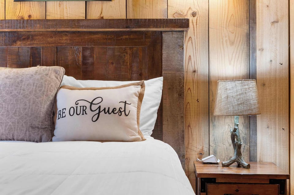 1 bedroom, individually decorated, individually furnished, bed sheets