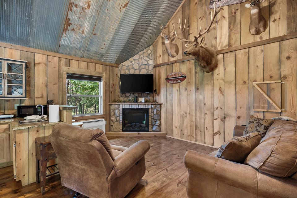 Cabin, 1 Queen Bed with Sofa bed, Hot Tub, Mountain View (Antlers Point) | Living area | 42-inch flat-screen TV with digital channels