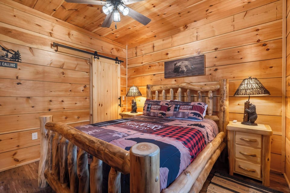 Cabin, Multiple Beds, Hot Tub, Mountain View (Buffalo Lodge) | 3 bedrooms, individually decorated, individually furnished, bed sheets