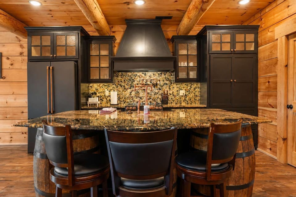 Cabin, Multiple Beds, Hot Tub, Mountain View (Buffalo Lodge) | Private kitchen | Coffee/tea maker, fridge, oven, stovetop
