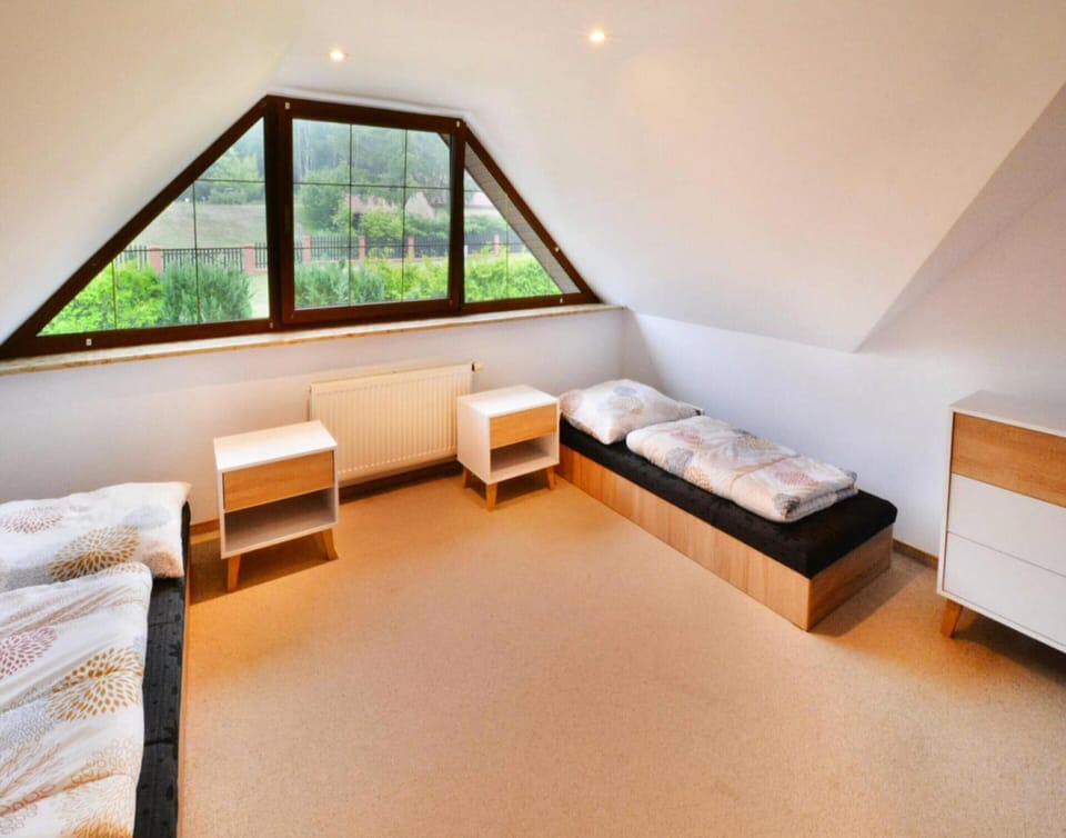 Classic Mobile Home, 5 Bedrooms | 10 bedrooms, individually furnished, bed sheets