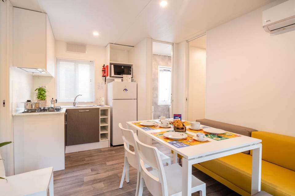Mobile Home | Dining