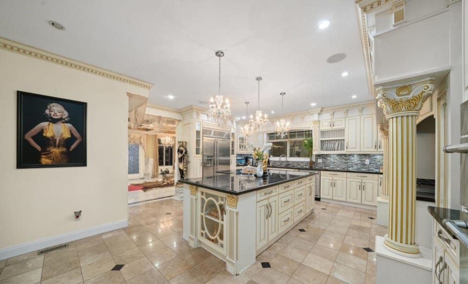 Royal Suite, 1 King Bed, Microwave, Executive Level | Private kitchen | Full-size fridge, microwave, stovetop, cookware/dishes/utensils