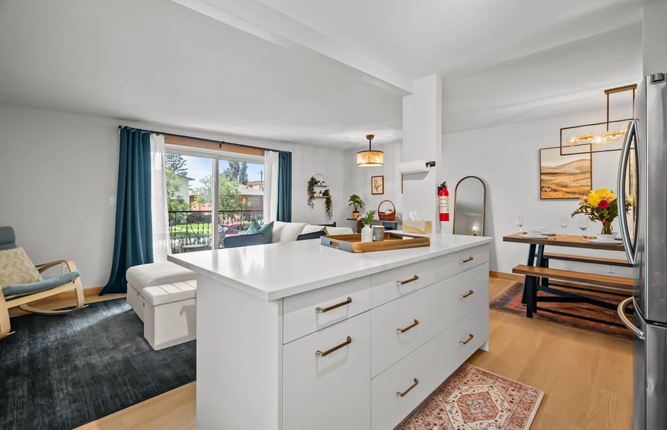 Feel right at home in this bright, open-concept kitchen.