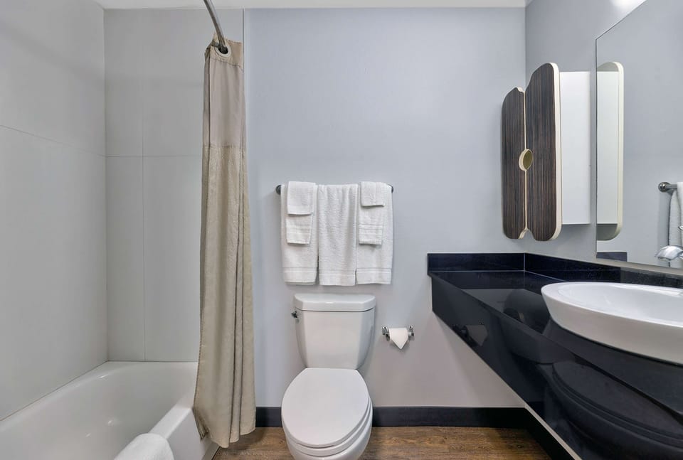 Combined shower/tub, free toiletries, towels, soap