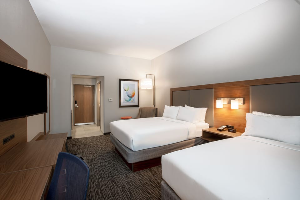 In-room safe, desk, iron/ironing board, WiFi (free)