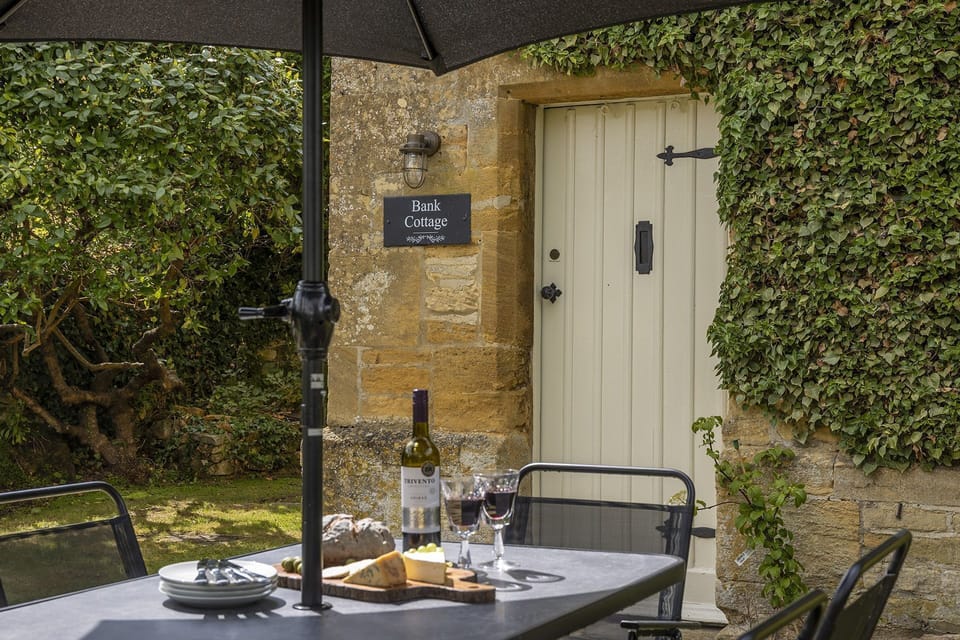 Bank Cottage Garden - StayCotswold