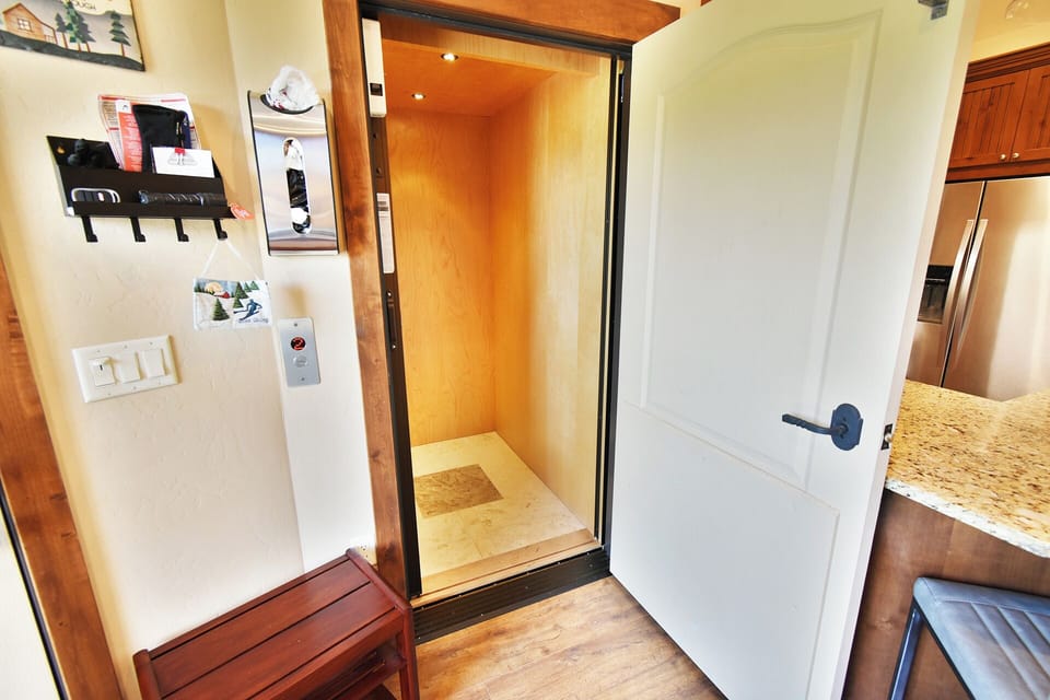 Private Elevator for This Top Floor Unit - Private Elevator for This Top Floor Unit