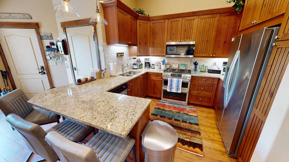 Fully Equipped Kitchen with Granite, Stainless - Fully Equipped Kitchen with Granite, Stainless