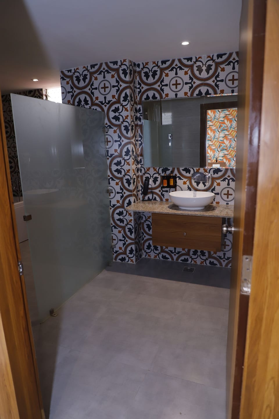 Superior Room | Bathroom | Free toiletries, towels, soap, shampoo