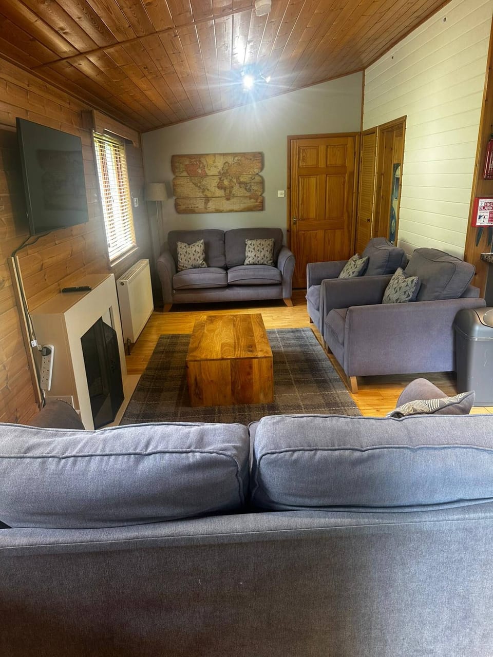 Cabin, 3 Bedrooms, Smoking, Hot Tub | Living room