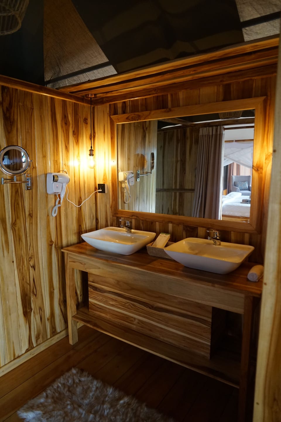 Basic Room, Park View | Bathroom | Shower, free toiletries, hair dryer, slippers