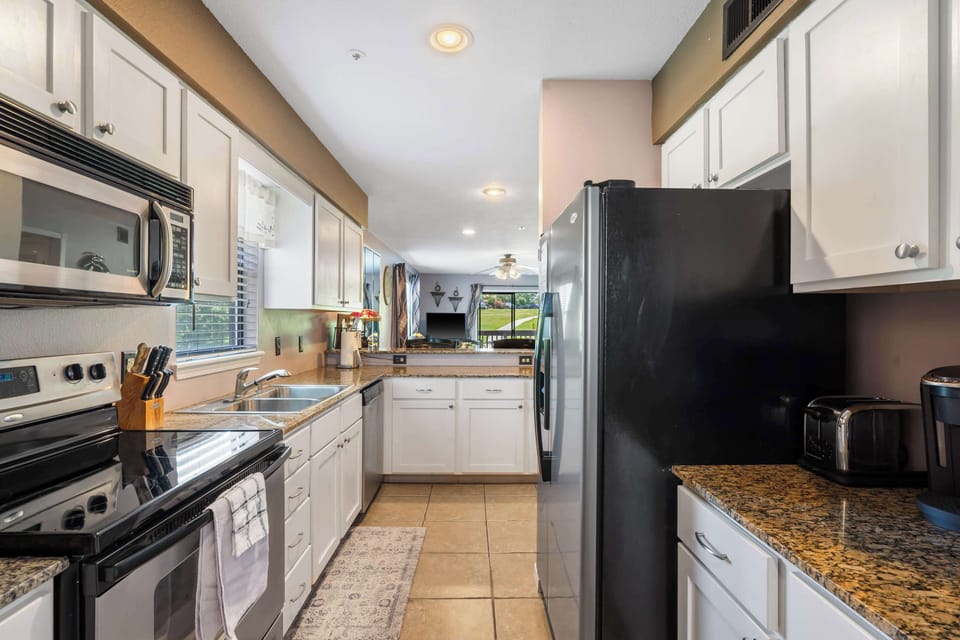 Condo, Multiple Beds, Balcony, Golf View (The Tee Shot) | Private kitchen | Fridge, microwave, oven, stovetop