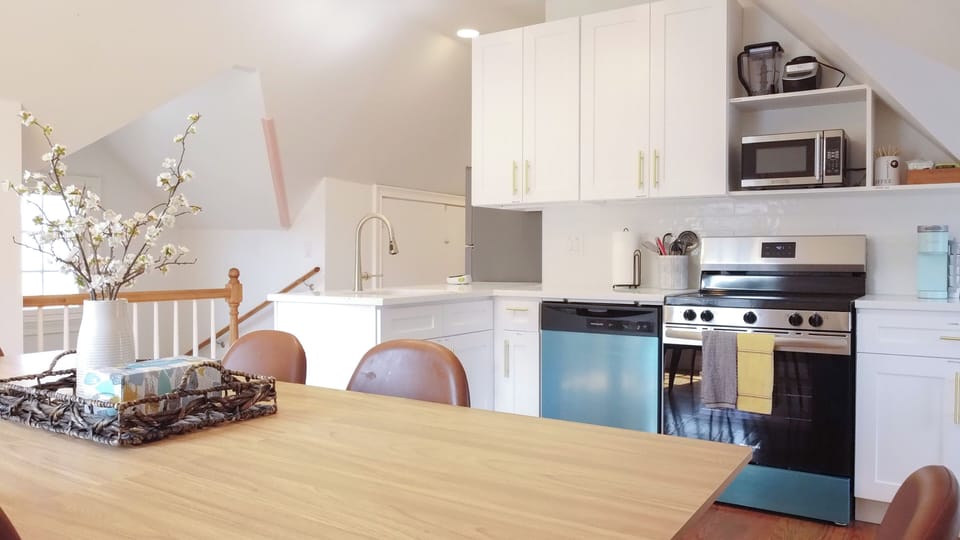 Dining Area: Oversized dining table can easily accommodate  6-8 people 
