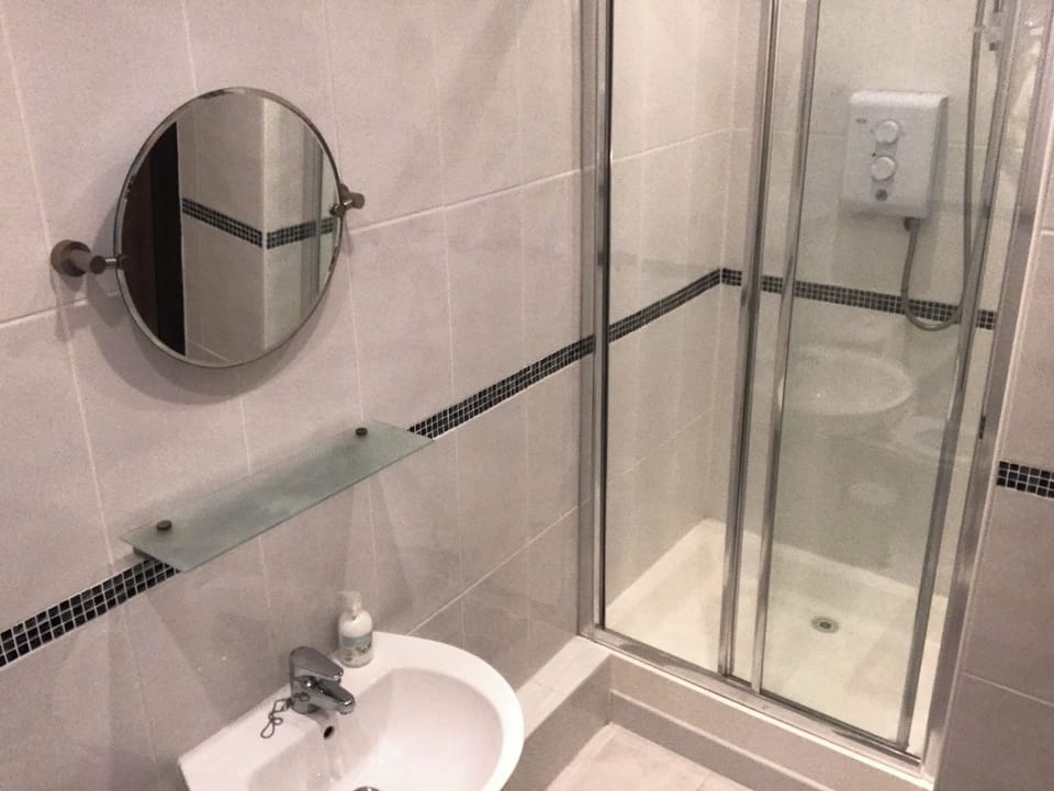 En-suite shower