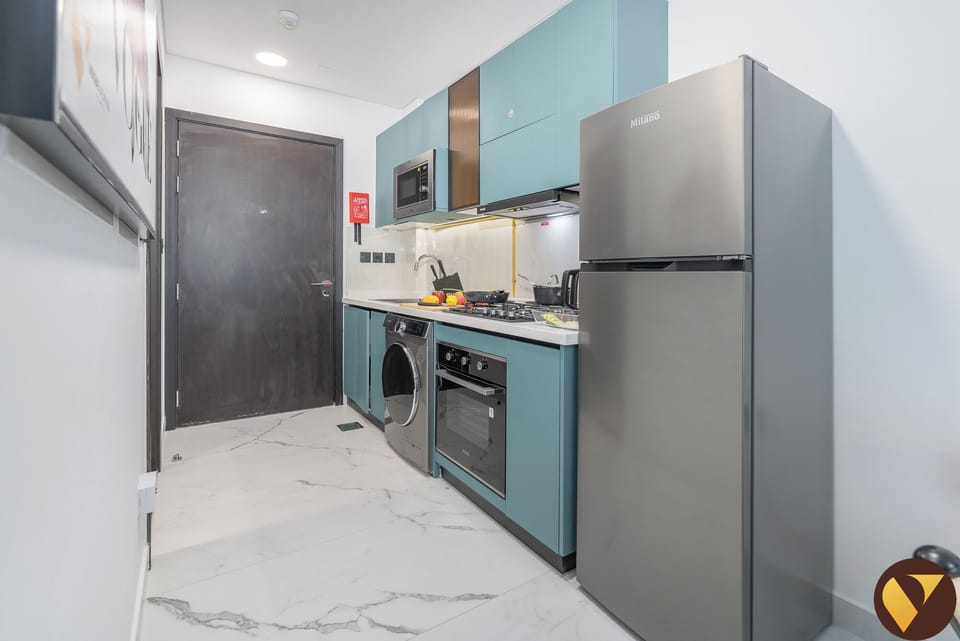 Luxury Studio, Balcony, City View | Private kitchen | Full-size fridge, microwave, oven, stovetop