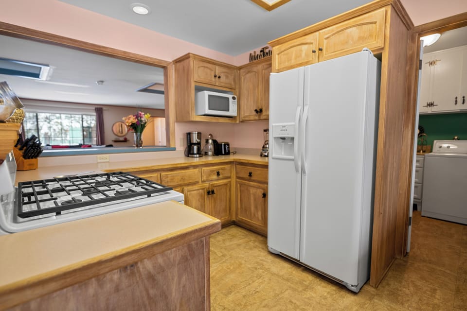Electric kettle, toaster