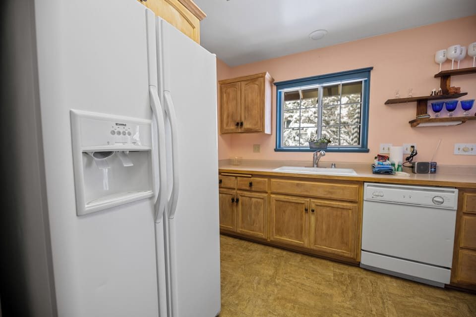 Electric kettle, toaster
