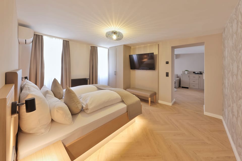 Superior Suite, 1 King Bed, Non Smoking, Refrigerator | Premium bedding, desk, blackout drapes, soundproofing