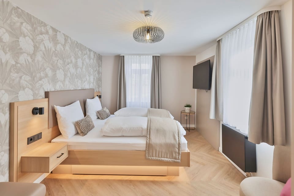 Deluxe Double Room, 1 King Bed, Refrigerator | Premium bedding, desk, blackout drapes, soundproofing
