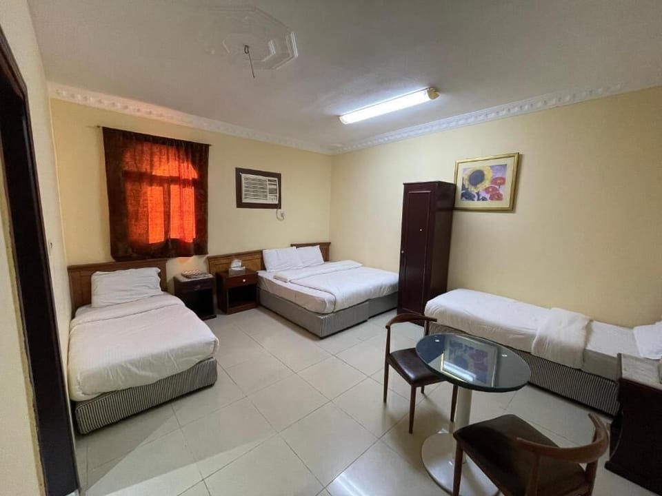 Quadruple Room | Desk, WiFi (free)