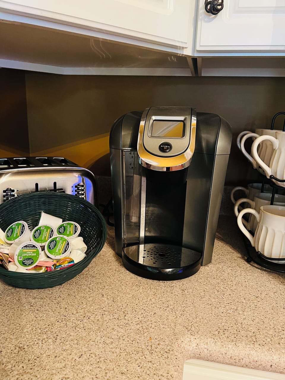 Keurig with supply basket