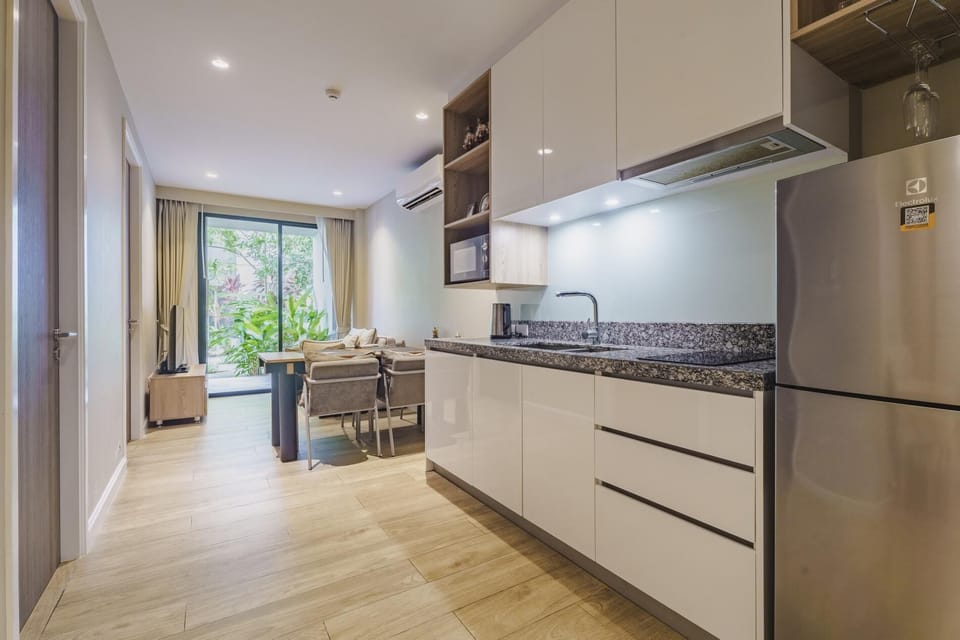 Kitchenette, Fridge, Dinning Table