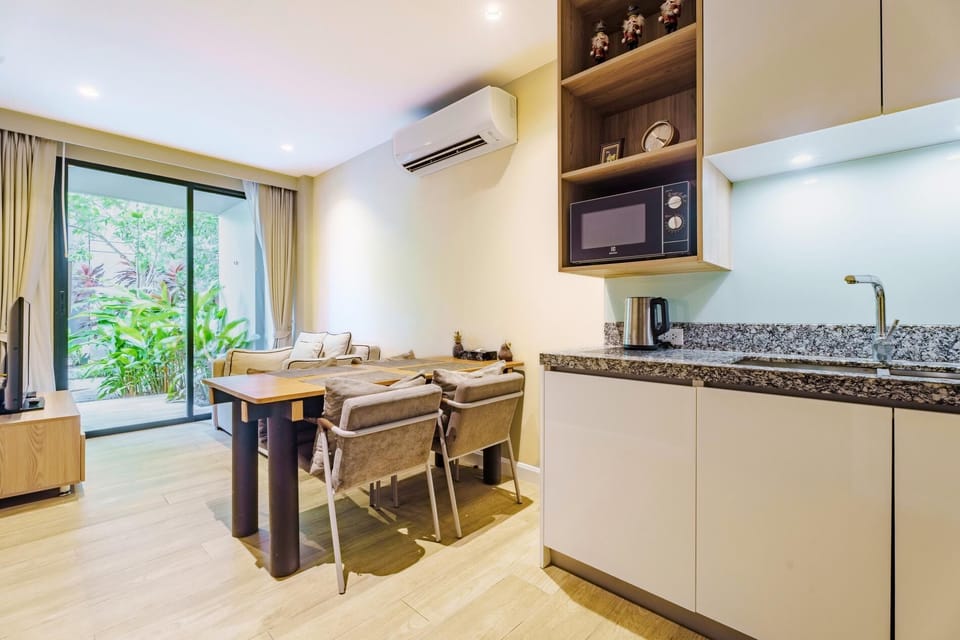 Kitchenette, Fridge, Dinning Table