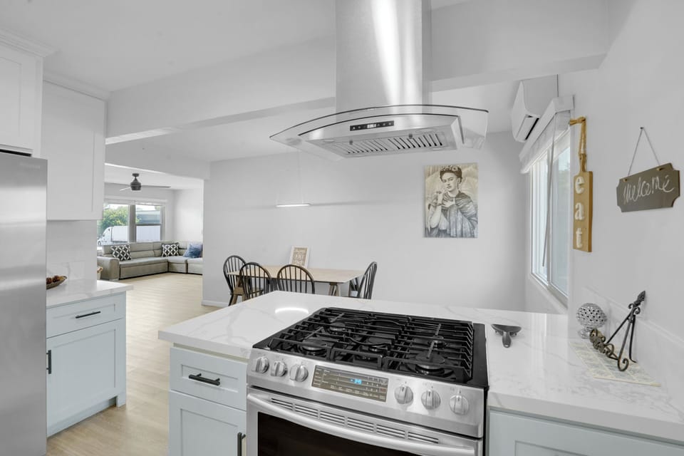 Kitchen and Dinning Area