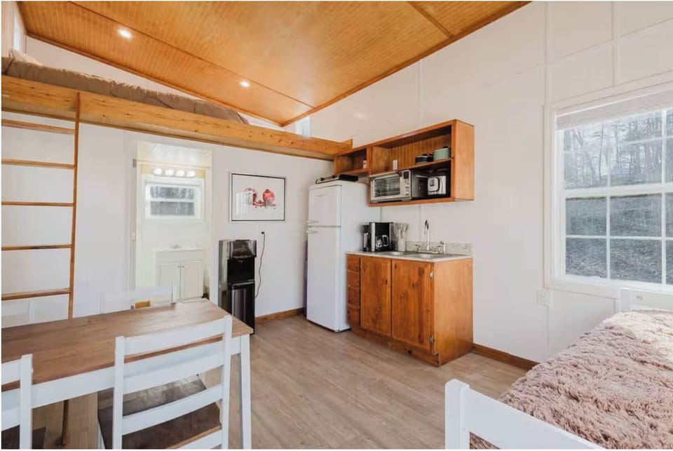 KITCHENETTE