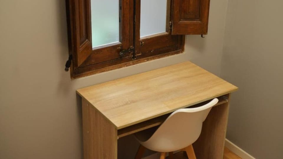 Single Room, Shared Bathroom