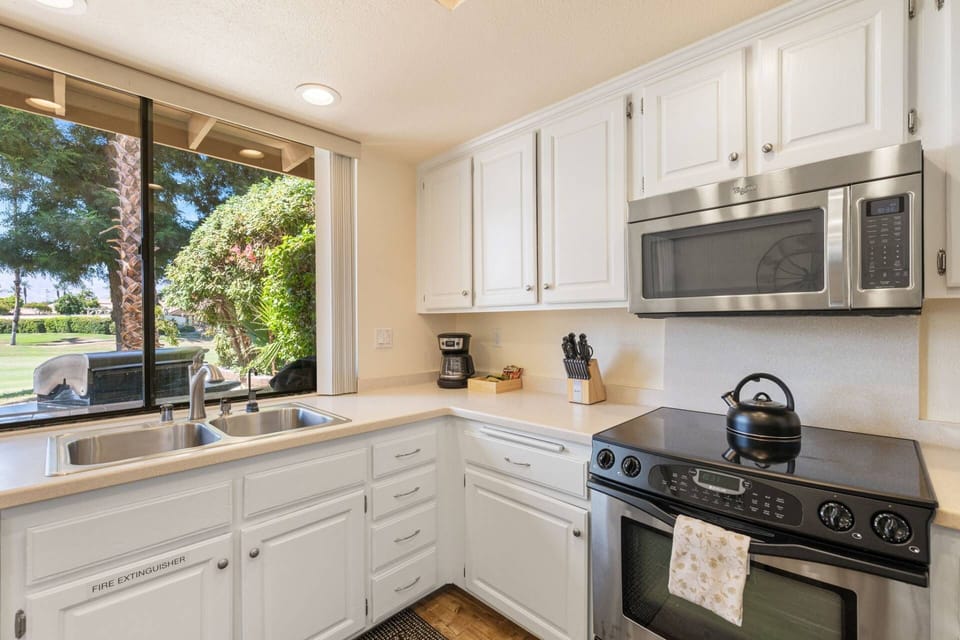 Bright Open Kitchen-Fully Stocked