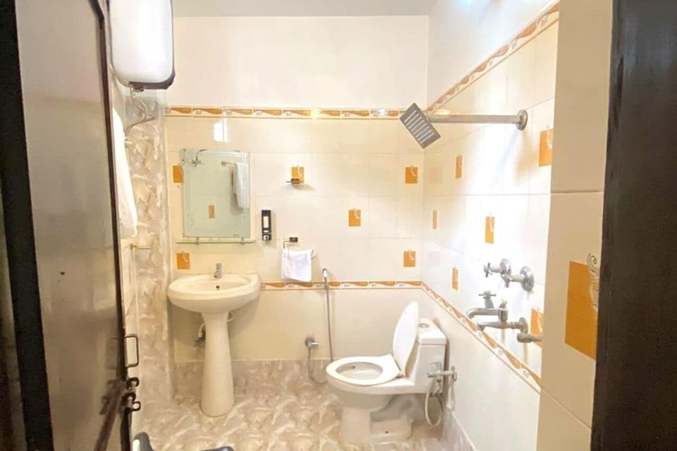 Room | Bathroom | Shower, towels