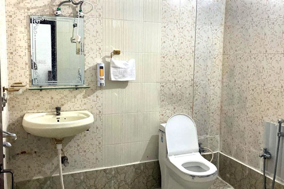 Room | Bathroom | Shower, towels