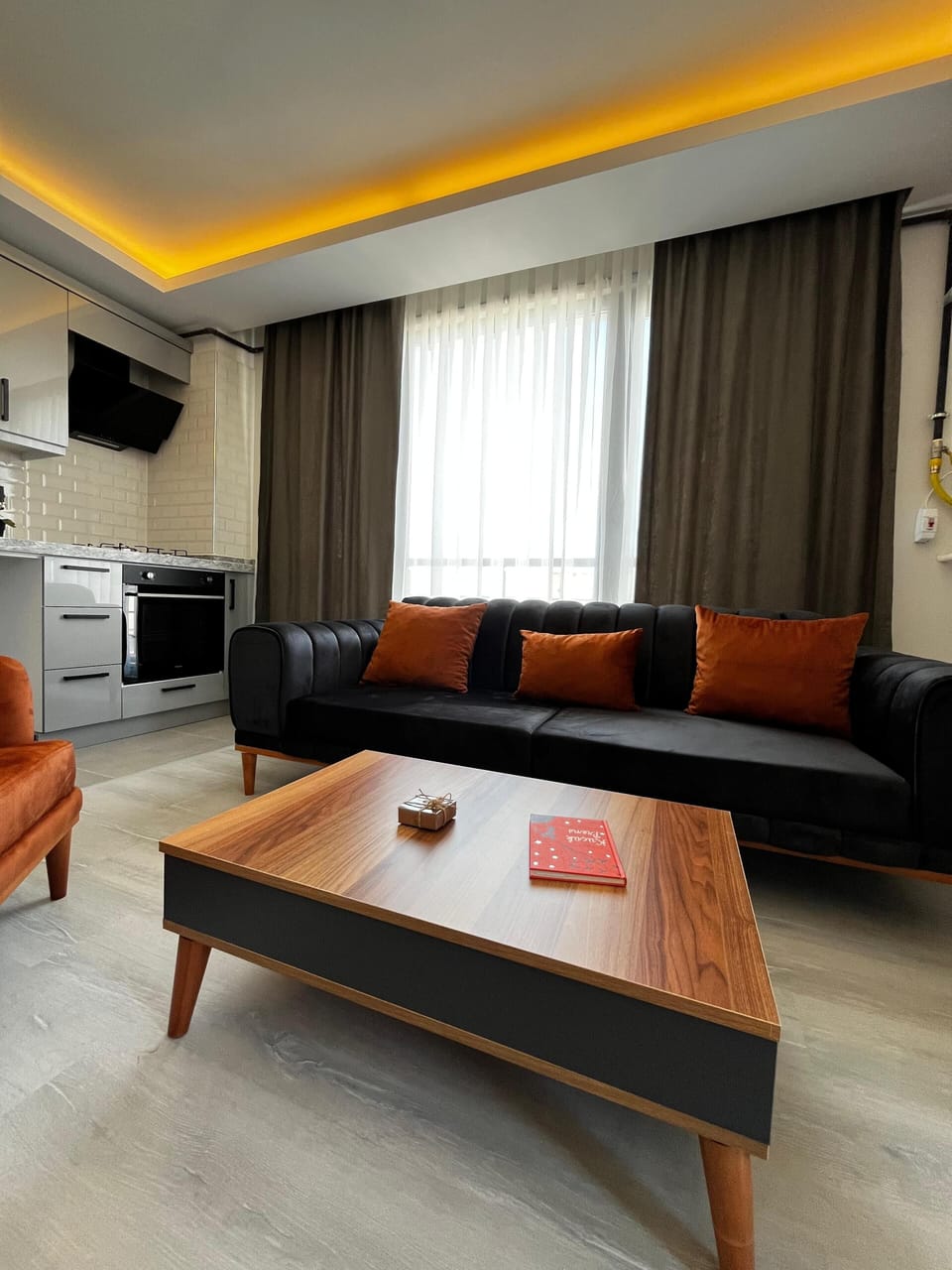 Premium bedding, laptop workspace, iron/ironing board, free WiFi