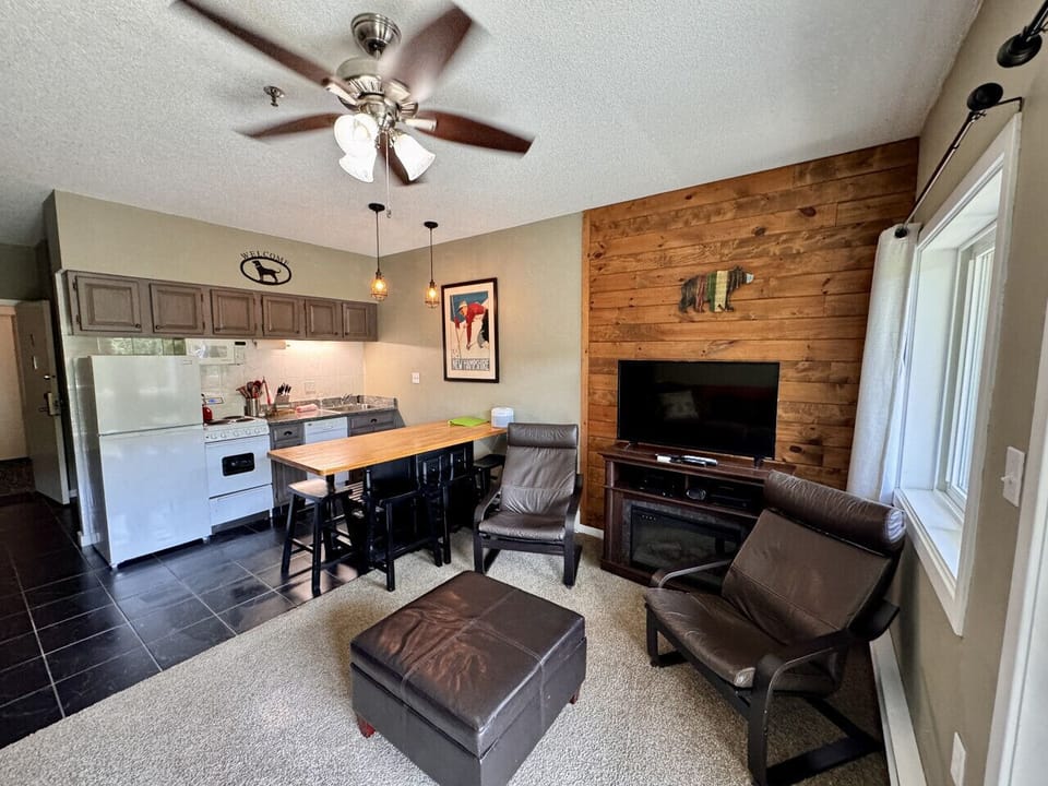 Full kitchen with all your basic needs
