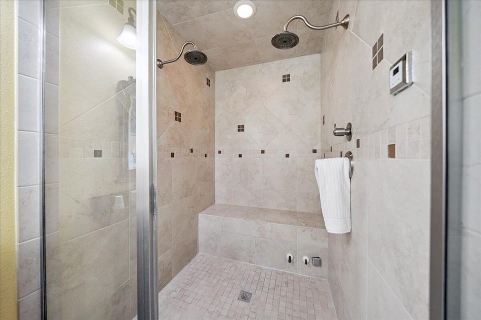 Standard Double Room, Ensuite (Golden Mango ) | Bathroom
