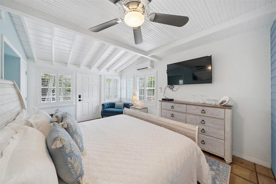 Luxury Double Room, Private Bathroom (Turtles Nest)