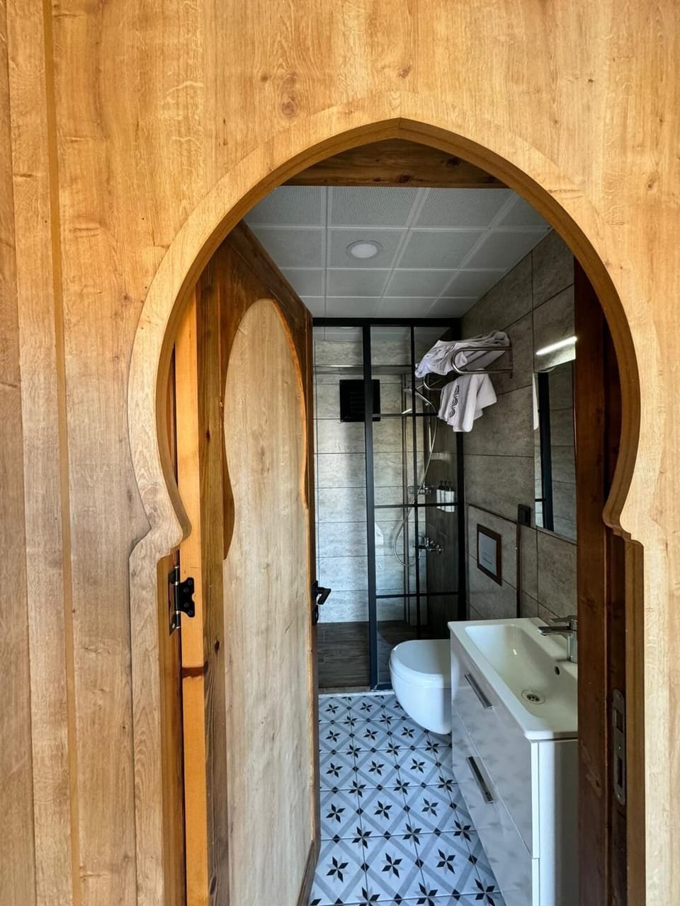Deluxe Double Room, Balcony, Lake View | Bathroom | Bathrobes, slippers