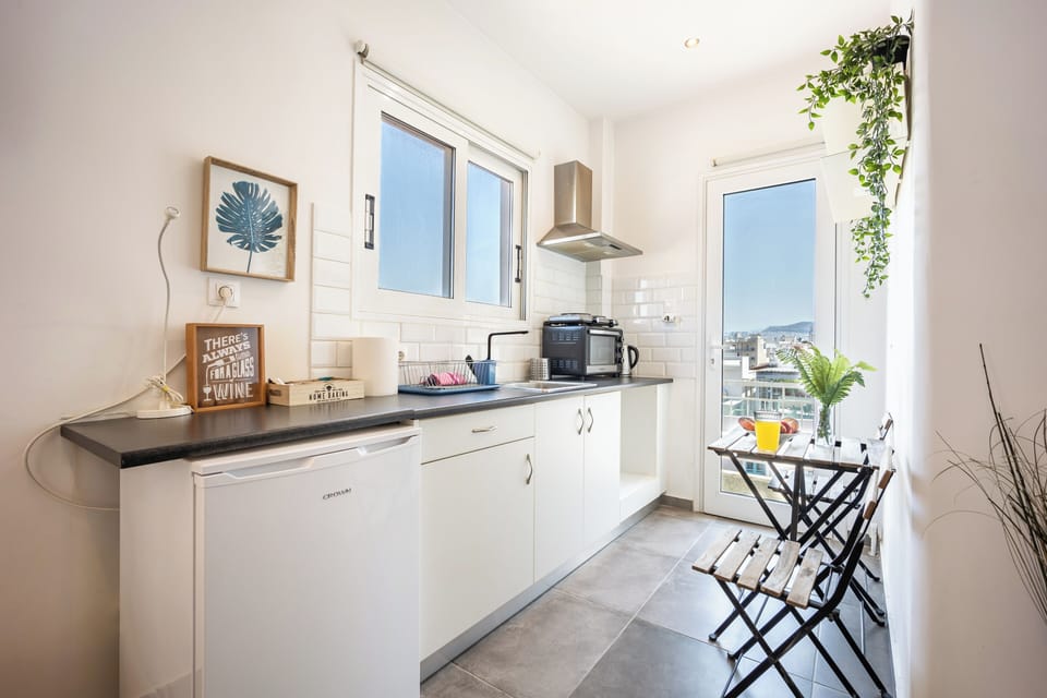 Coffee/tea maker, electric kettle, highchair, dining tables