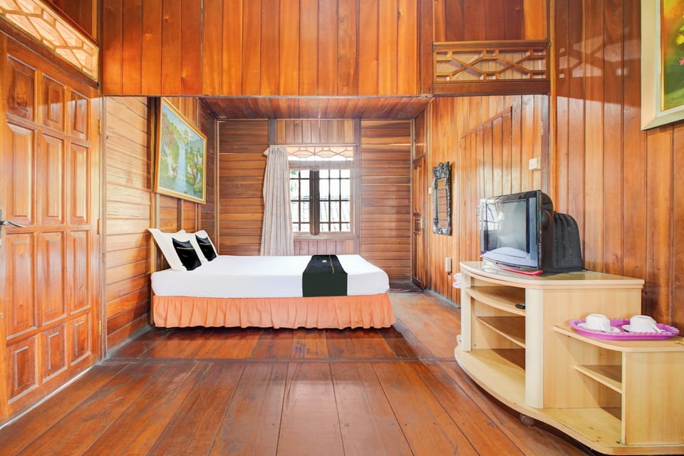 Deluxe Double Room | Free WiFi, bed sheets