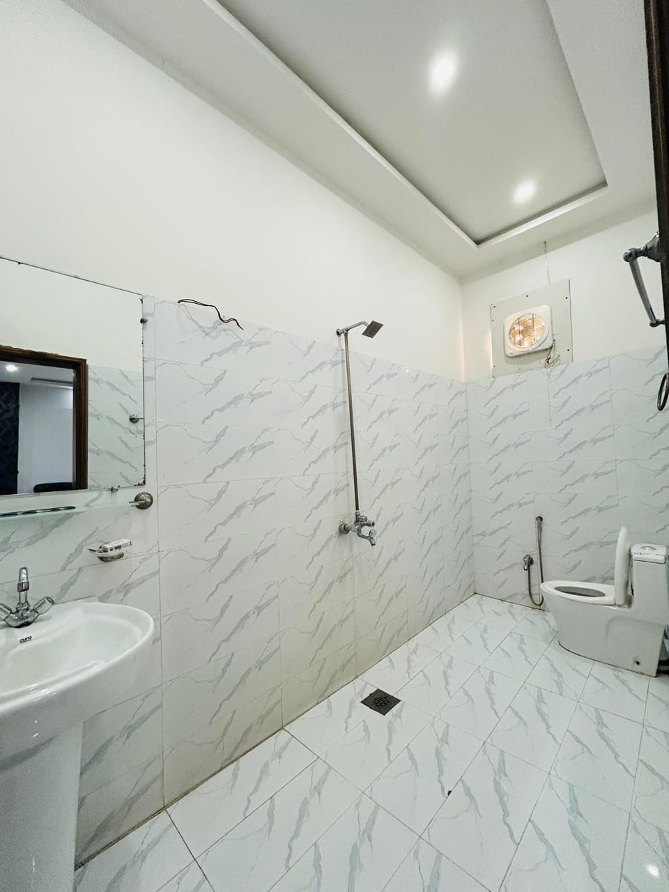 Double Room | Bathroom | Shower, slippers, towels, soap